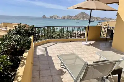 Image de Jr. Penthouse Corner w/ Wrap Around Deck @ Easter Week