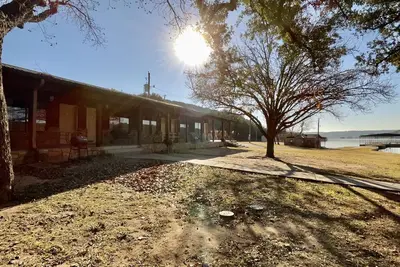 Image de Cozy getaway with beautiful views on one of the most picturesque lakes in Texas.