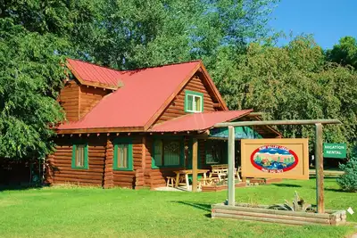 Image de Ruby Valley Lodge; Log Lodge nestled near Downtown Sheridan Montana