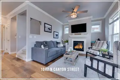 Image de Ideally Located*Self Check-In*Smoking/Pet Free