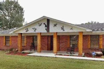 Image de 20 Bed Ranch-Style Lodge on Private Land