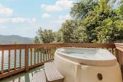 Image de Smoky Mountain Holiday Home with Hot Tub!