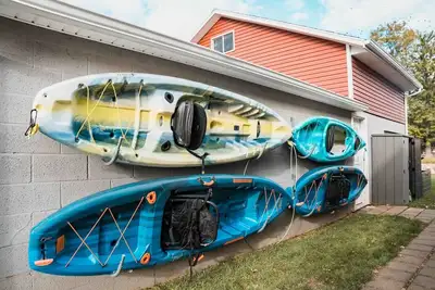 Image de Kayaks, Hot Tub & Home Gym - Family Friendly Cozy Nature Retreat