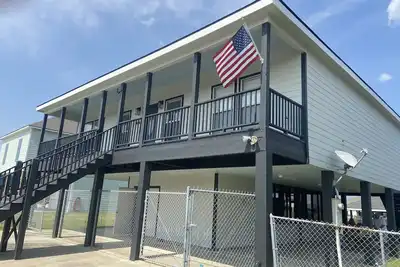 Image de \" Salt Life Retreat \" Waterfront home with boathouse in Angler Bay / Hackberry