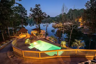 Image de Gorgeous 6br Lake Home w/Pool, Hot Tub & Boathouse