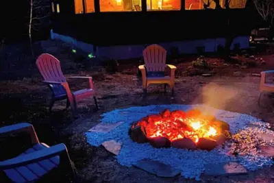 Image de Cozy Chalet, Hot Tub, 25min to N. Conway, 15min to pleasant mountain, Dogs ok