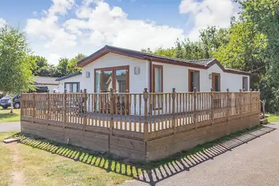 Image de A two-bedroom lodge in a beautiful setting benefitting from great on-site leisure facilities.