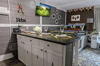 Image de Sc 2209: Cozy Modern Ski Retreat | Fireplace & Easy Slope Access