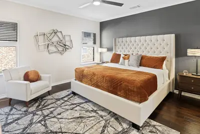 Image de Upscale Shops of Legacy Townhome