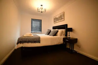 Image de Lavish modern 1 bedroom Apt close to city centre