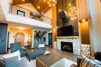 Image de Happy Hour Hideaway - Hilltop Luxury