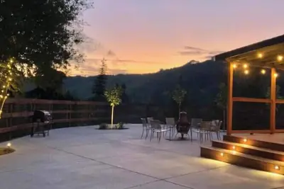 Image de Entire Hilltop Cottage Retreat with Canyon Views: Heart of the the Bay Area