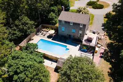 Image de Harwich home with private heated pool, central A/C, king beds, bike trail