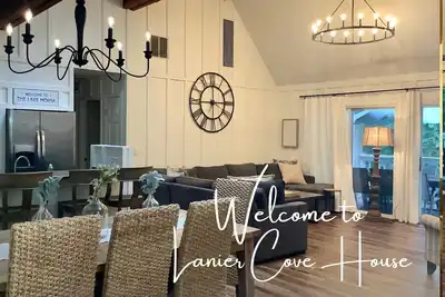 Image de Lanier Cove House - Waterfront Lakehouse with Dock on private cove!
