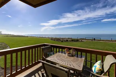 Image de Gorgeous ocean front condo, with beer & wine included