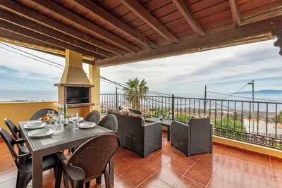 Maison de vacances \"Gran Casa Rural Tijoco Bajo Adeje\" avec vue montagne et terrasse