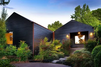 Image de Hardwood House - Award Winning Architectural Home - Walking distance to Botanic Gardens!