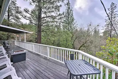 Image de Forest-View Deck + Fire Pits: Pine Grove Retreat!
