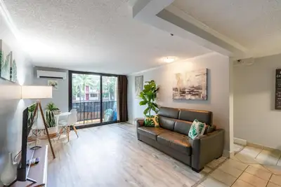 Image de One bedroom with lanai - 2 blocks to Waikiki Beach