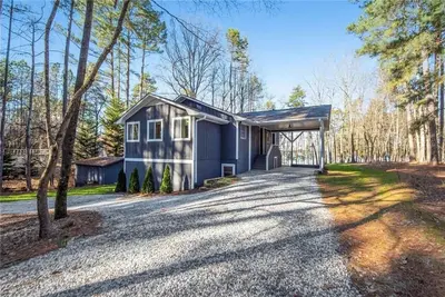 Image de Entire Residential Lake Home in a Quiet Cove