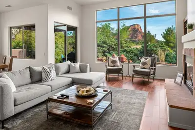 Image de Brewer Road | Private Hot Tub | Stunning Red Rock Views | Modern Southwestern Charm