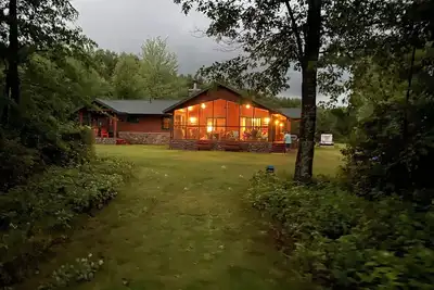 Image de Lakefront House with Amazing Sun Room and Jacuzzi! ! !