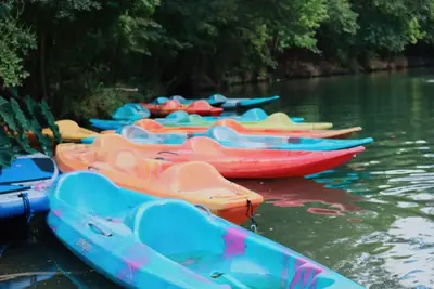 Poolside Glamping Cabin by creek with kayaking, paddle boarding, hot tub! - Rca