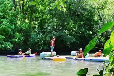 Image de Wow! Brand new Cabin by Creek! Hot tub, hiking, kayaking, fishing & more! - Rce