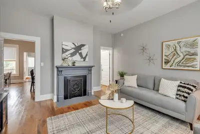 Image de Home in the Heart of Bellevue! by RedAwning