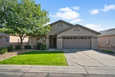 Image de Cozy 3br, 2ba house in a quiet, gated Alta Mesa Community.