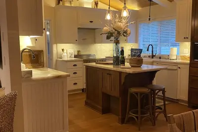 Image de Private retreat, beautifully remodeled and decorated!