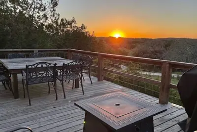 Image de Las Estrellas Lots of privacy with stunning views, 2 decks, private hot tub!