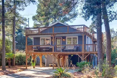 Image de Tucker’s Treehouse - pup friendly with fully fenced yard!