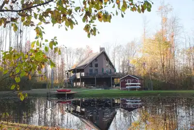 Image de Kingsville Lodge Private Retreat\nhot tub, pond, boats, game room, + more