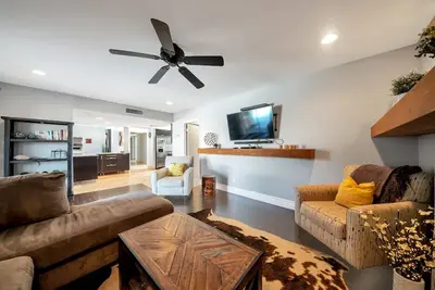 Image de Perfect for Entertaining! Heated Pool/Spa, Outdoor Pizza Oven, Pool Table, Free Golf + Dog Friendly