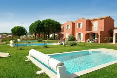 Image de Agréable villa avec terrasse à Homps