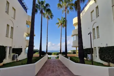 Image de New Apartment! ! ! Beachfront Elviria Complex Neptuno I, Views, Pool and Garden