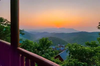 Image de Sunset View Lodge: Pool, Mtn Views, Theater, Game Room, Hot Tub, near Attractions!