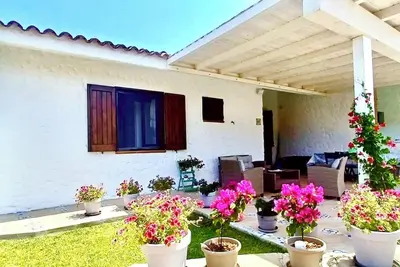 Charming cottage (with private garden) few steps from the beach