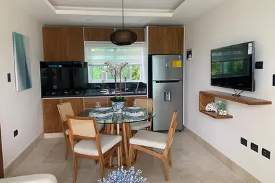 Image de Right next to Ocean World Adventure Park and The Marina, Ocean & Mountain View