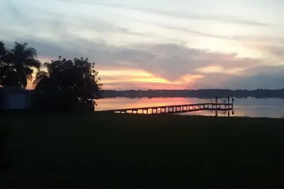 Image de The Lake is calling! The perfect place for your next getaway or adventure! !