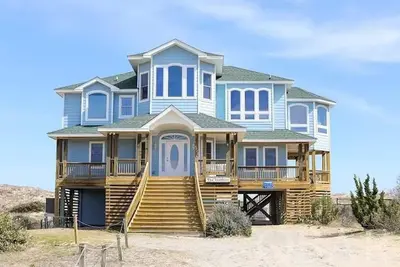 Image de Seashine Obx Oceanfront Luxury Home Private Pool, Hot Tub, 50 feet to the beach!