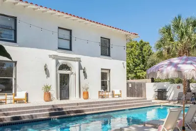 Image de Old Hollywood Meets Old West Austin in Governor's Mansion!