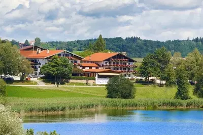Image de Directly on the lake, Chiemsee / Chiemgau region, 167 m³ of modern living space