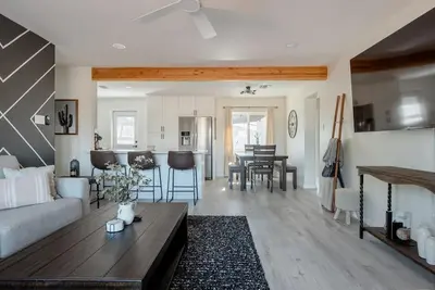 Heated Pool, Hot Tub, Extended Master Suite, Putt-Putt, Old Town, Sleeps 10