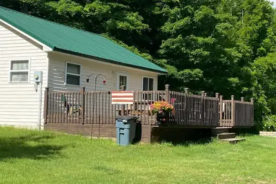 Image de Secluded Deerfoot cabin  getaway with Wifi near Trout Lake