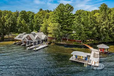 Image de 9 bdrm, 5 bath, Lake Rosseau, Private! Guest Cottage and Cabin! Sand Beach!