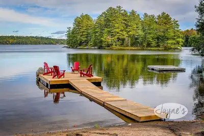 Image de Newly renovated, 4 + 1 bdrm, 2 bath, Turtle Lake, Sand Beach, Privacy!
