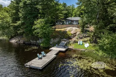 Image de 4 bed, 2 bath on Brandy Lake in Port Carling, New Build!
