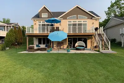 Image de Lake Fenton Fun! Waterfront custom home on All sports Lake Fenton, sleeps 8